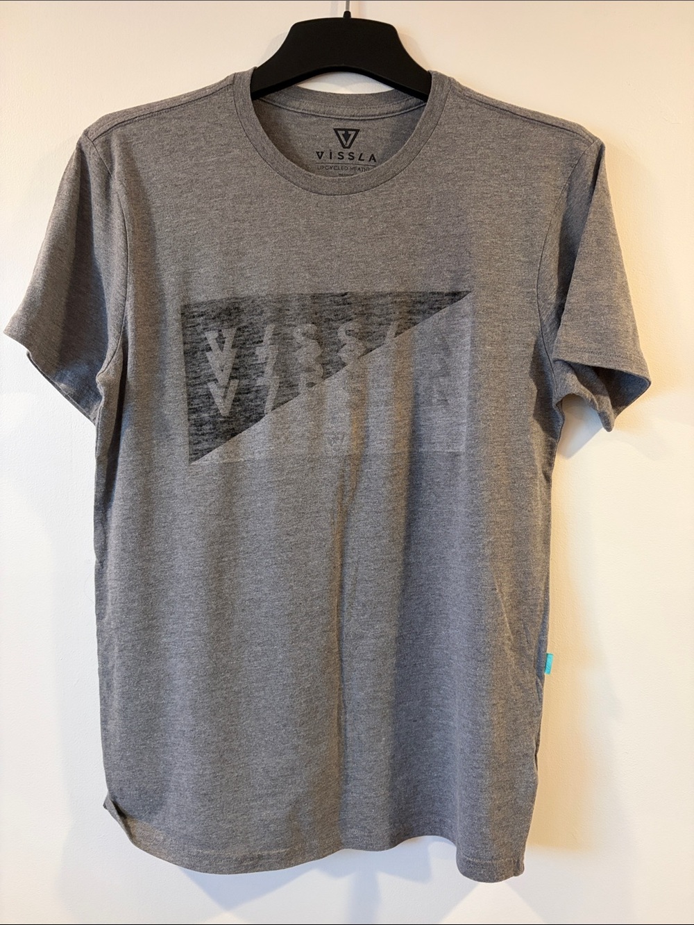 VISSLA Gray Short Sleeve Crew Neck Tee with Subtle Triangle Graphic